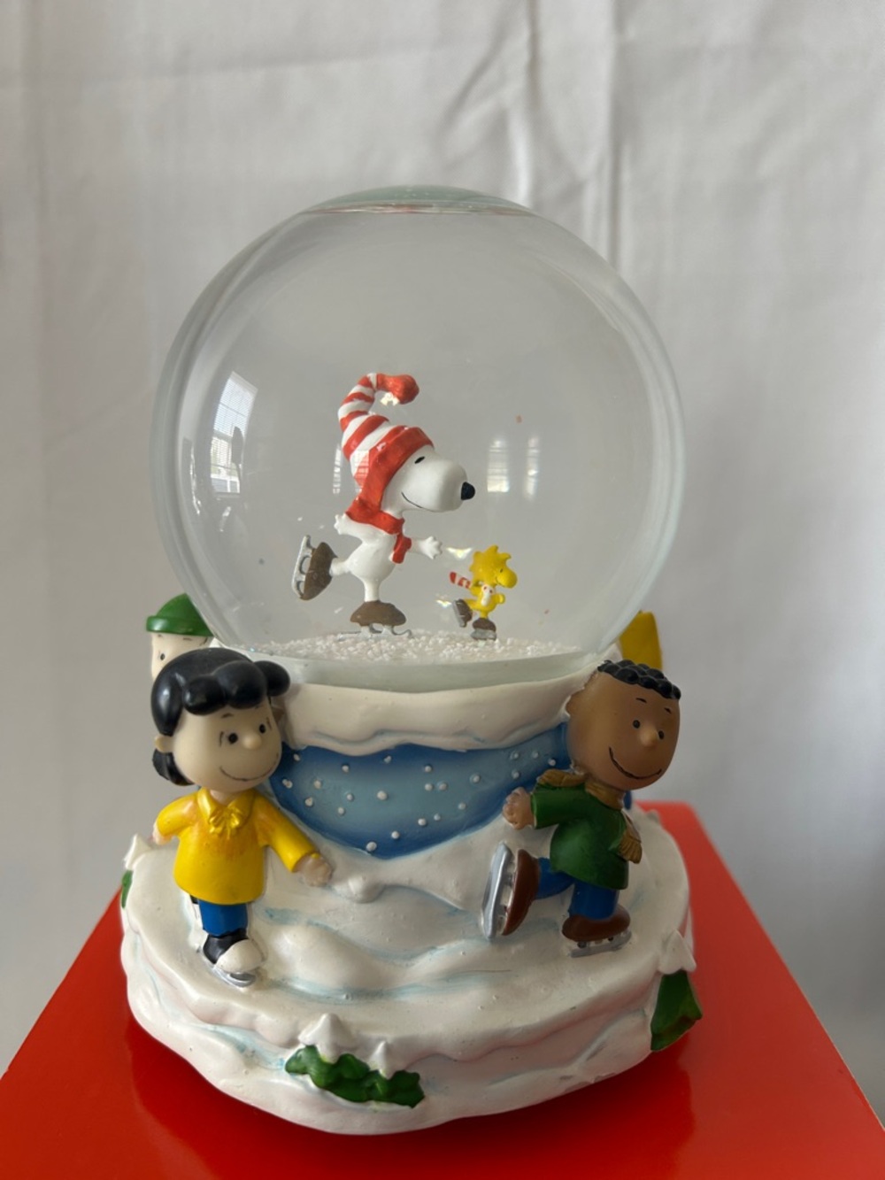 Hallmark Special Edition Peanuts musical water globe original box - Picture 3 of 13